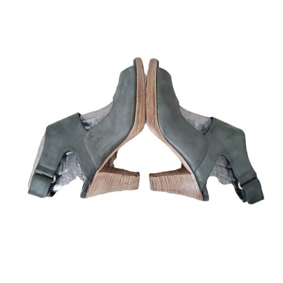 Zeha Berlin gray nubuck leather peep toe ankle strap heeled sandals - Picture 5 of 11